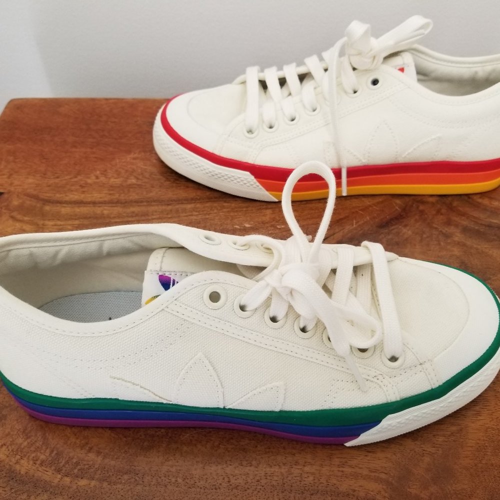 Adidas mens 8 women's 9 pride love unites rainbow sneaker new without tags